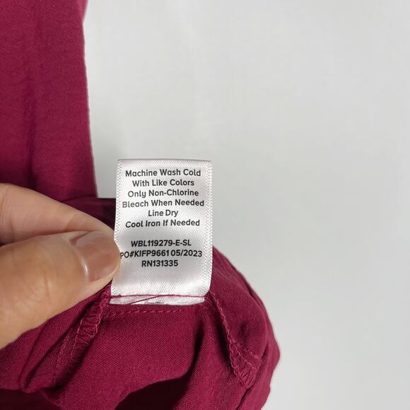 Evereve XSmall XS Raspberry Red Sleeveless V Neck Blouse Top Cinched Shoulder - Picture 6 of 6